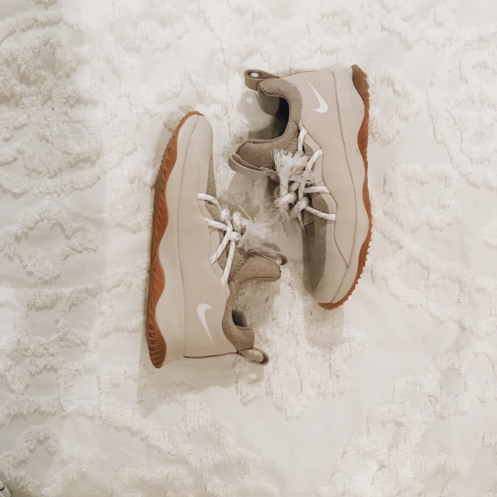 Nikes - Picture 5 of 11